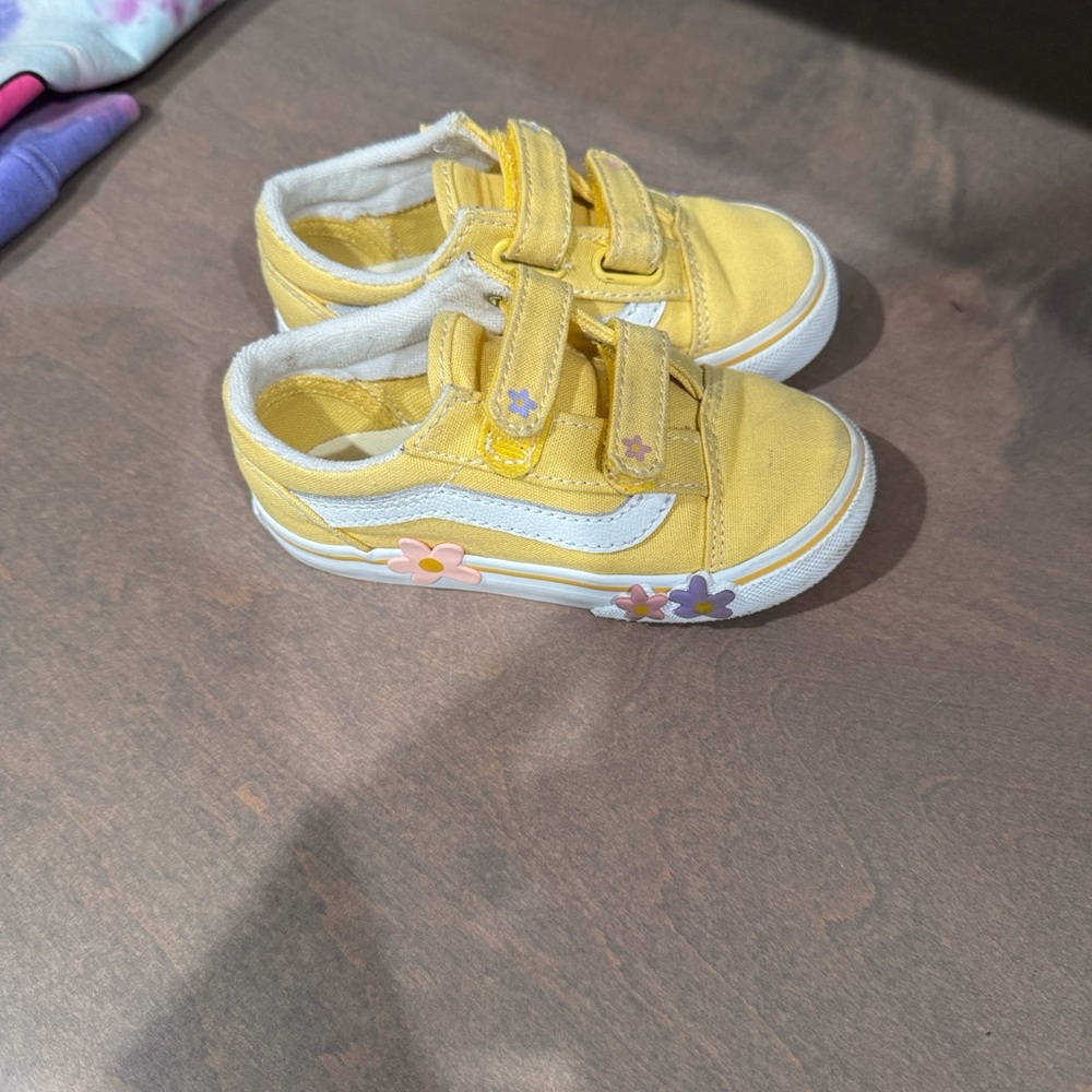 Vans Kids Sneakers in Bright Yellow